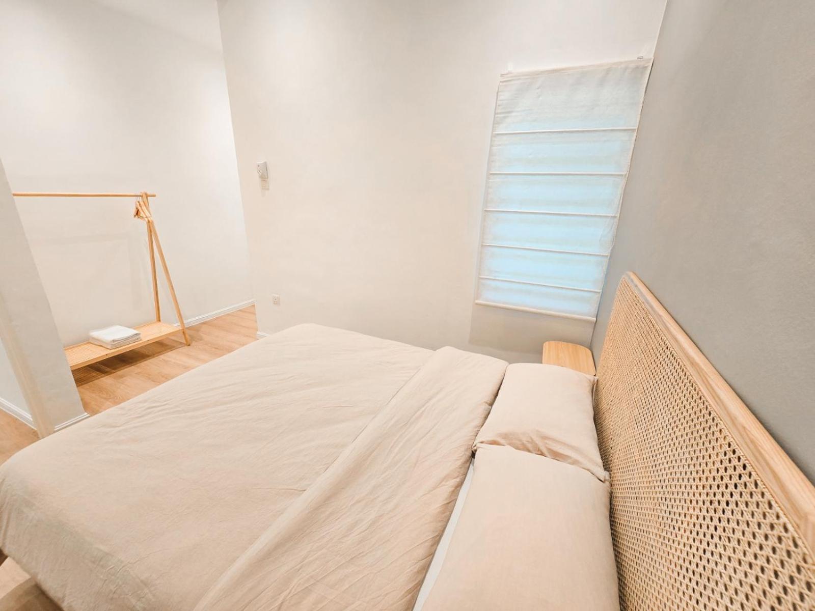 Spacious Corner Landed House Golden Hills Night Market *