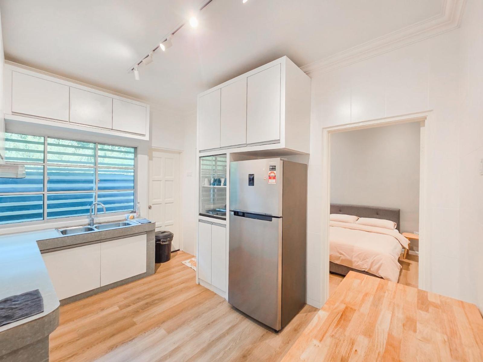 Spacious Corner Landed House Golden Hills Night Market *
