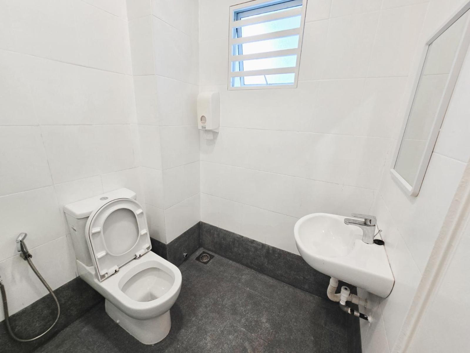Spacious Corner Landed House Golden Hills Night Market Brinchang