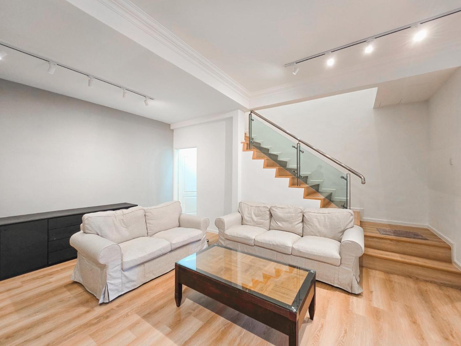 Spacious Corner Landed House Golden Hills Night Market *