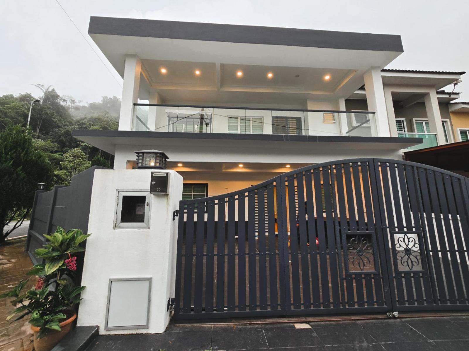 Spacious Corner Landed House Golden Hills Night Market * Brinchang